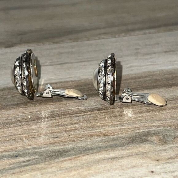 ESQ Capade By Joni Vintage Faux Pearl and Rhinestone Clip-on Earrings Signed - Picture 4 of 7